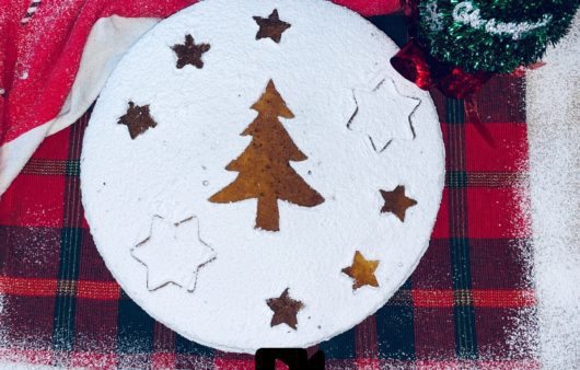 Συνταγή για βασιλόπιτα κέικ. Υπέροχη, βουτυρένια και με την προσθήκη αμυγδάλου θα γίνει η αγαπημένη σας.