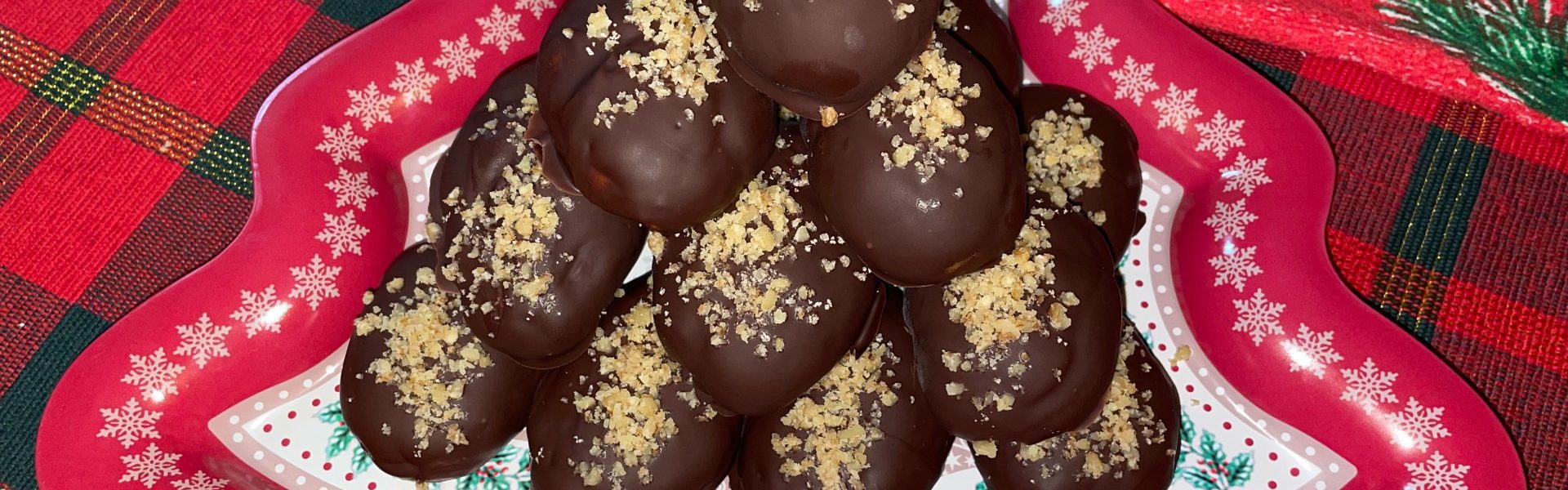 Συνταγή για μοναδικά μελομακάρονα με επικάλυψη σοκολάτας. Το απόλυτο Χριστουγεννιάτικο γλυκό.