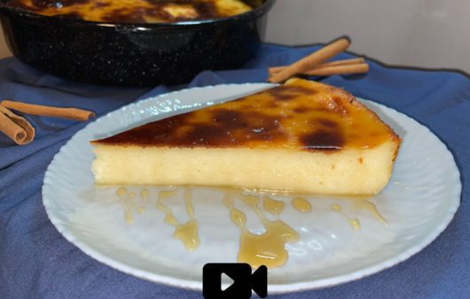 Συνταγή για υπέροχη γαλατόπιτα χωρίς φύλλο. Υπέροχη αρωματική κρέμα βανίλιας με άρωμα λεμονιού που θα σας ενθουσιάσει.