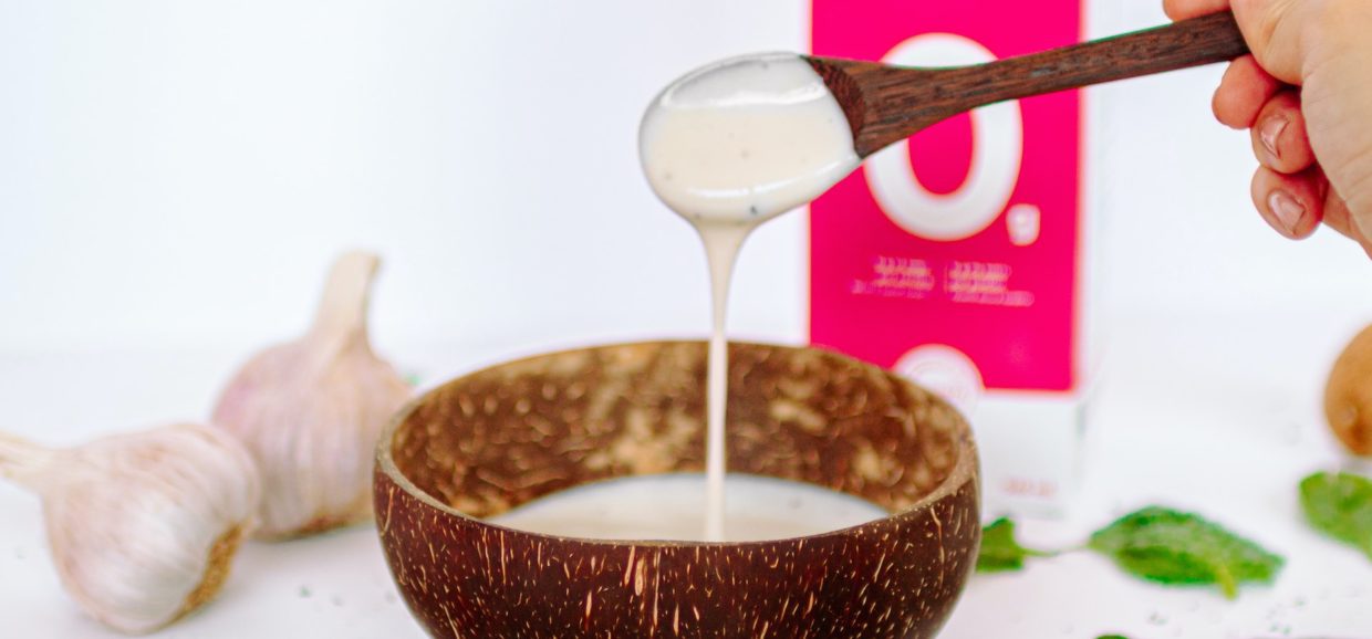 Συνταγή για λευκή σάλτσα barbeque. Ιδανική σάλτσα για να συνοδεύσετε φτερούγες κοτόπουλου αλλά και οποιοδήποτε μπιφτέκι.