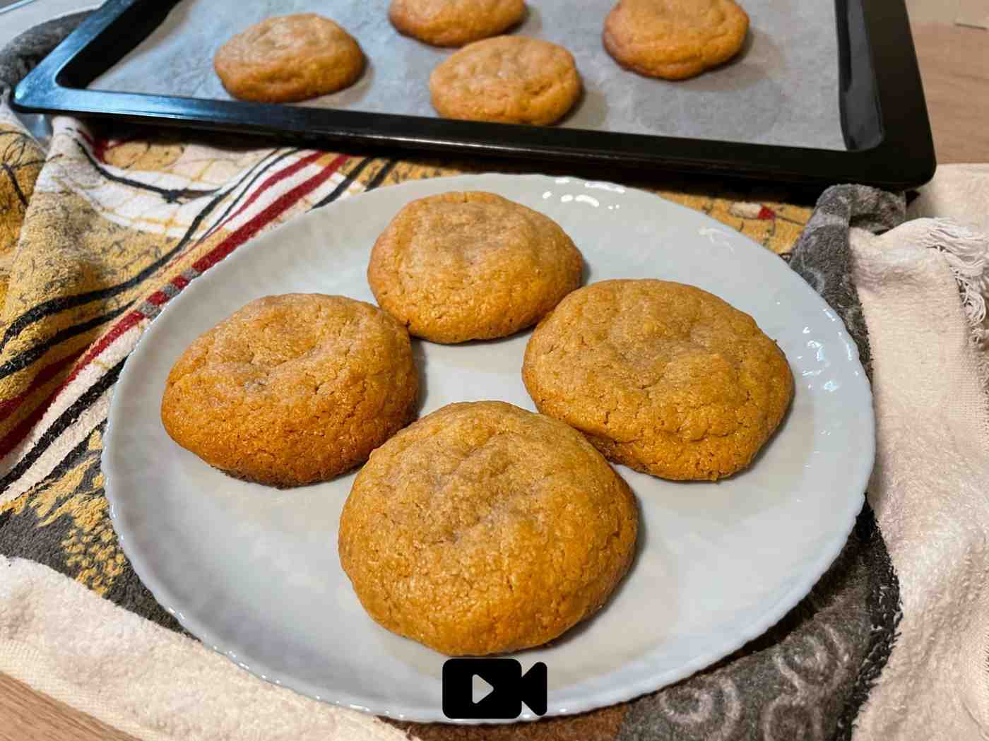 Συνταγή για μπισκότα με φυστικοβούτυρο. Φτιάχνονται με μόλις 4 υλικά. Γίνονται γρήγορα και έχουν υπέροχη γεύση!