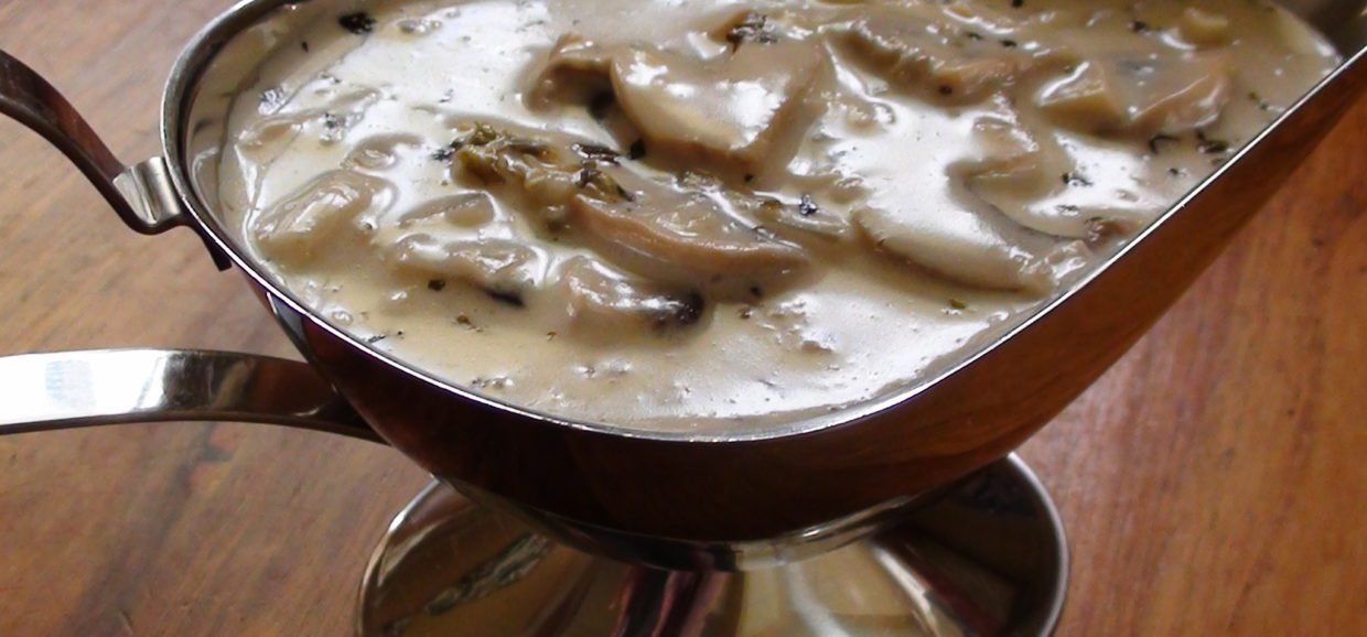 Μια πολύ εύκολη συνταγή για λευκή σάλτσα μανιταριών που συνοδεύει εξαιρετικά τα σπαγγέτι μας.