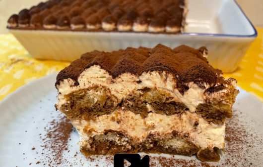 Δοκιμάστε μια εύκολη συνταγή για τιραμισού χωρίς αυγά. Ελαφρύ, με αέρινη υφή και μοναδική γεύση που θα σας ενθουσιάσει.