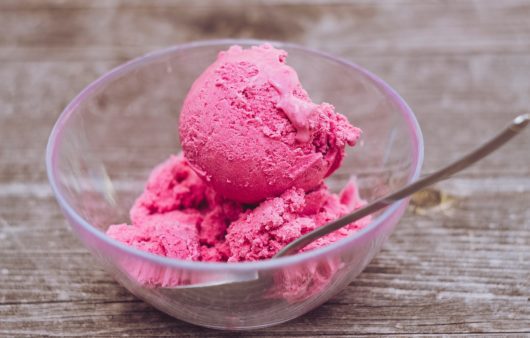 Συνταγή για σορμπέ βατόμουρο! Εύκολη, σπιτική συνταγή για δροσιστικό σορμπέ βατόμουρο. Φτιάξτε το σε λίγα λεπτά.