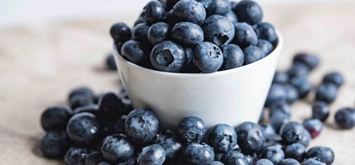 Διαβάστε για το ποιος είναι ο καταλληλότερος τρόπος για να καταψύξετε και να ξεπαγώσετε τα μύρτιλα (blueberries).