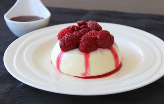 Συνταγή για μοναδικά αρωματική πανακότα με γεύση βανίλια που φυσικά προέρχεται από λοβό βανίλιας. Τα αρώματά της θα σας ενθουσιάσουν. 