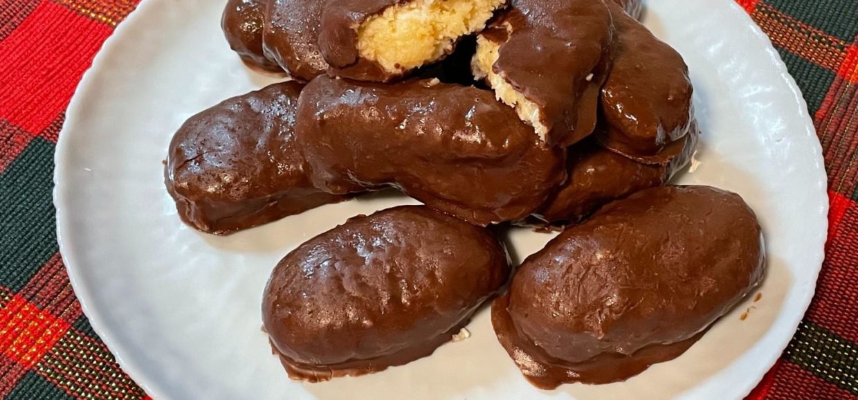 Συνταγή για σοκολατένια μπαόυντι με 3 υλικά. Είναι πεντανόστιμα και θα τα φτιάξετε σε λίγα μόνο λεπτά.