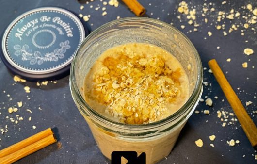 Συνταγή για overnight oats με φυστικοβούτυρο. Είναι τέλειο, νόστιμο και θρεπτικό πρωινό με μόλις 5 λεπτά προετοιμασία.