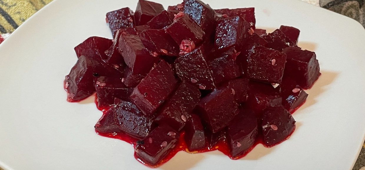 Συνταγή για παντζάρια γλασέ. Τρυφερά παντζάρια που περιέχουν βούτυρο, μέλι, ζωμό και χυμό πορτοκάλι.