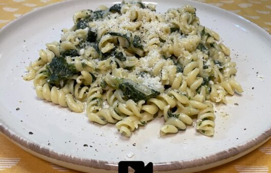 Συνταγή για ζυμαρικά βίδες με σπανάκι και τυρί κρέμα. Ένα γρήγορο και εύκολο γεύμα για όλους όσους δεν διαθέτουν πολύ χρόνο για μαγείρεμα.