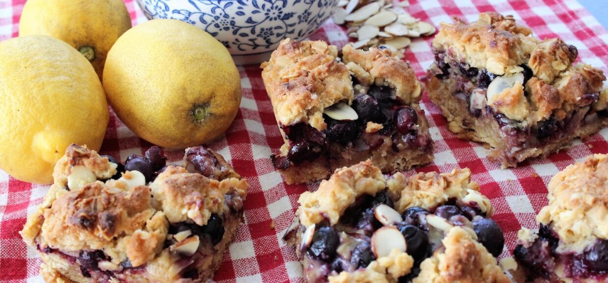 Δοκιμάστε μια αγαπημένη συνταγή για μπάρες που περιέχουν λεμόνι, blueberries και βρώμη.