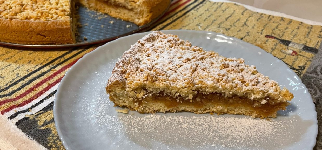 Συνταγή για τριφτή μηλόπιτα! Ψιχουλιαστή χειροποίητη ζύμη μπισκότου με γέμιση από μήλα και αρώματα κανέλας και λεμονιού!