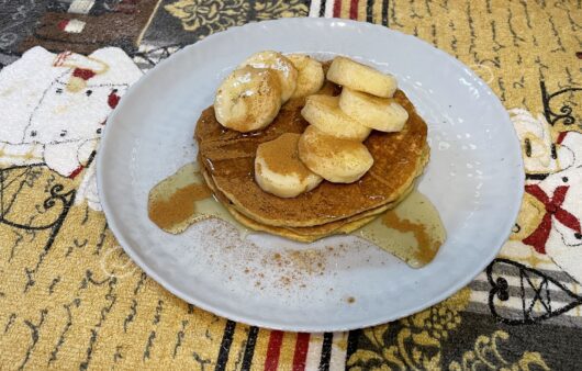 Δοκιμάστε αυτή την συνταγή για υγιεινά γλυκά πιτάκια βρώμης. Περιέχουν μπανάνα, βρώμη και αυγό.