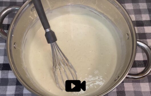 Συνταγή για υπέροχη μπεσαμέλ για το παστίτσιο σας και όχι μόνο. Είναι ανάλαφρη, νόστιμη και με υπέροχη υφή.