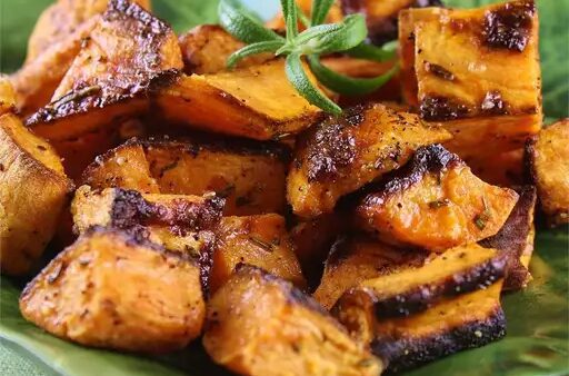 Δοκιμάστε αυτές τις υπέροχες γλυκοπατάτες, υπέροχα καρυκευμένες και ψητές στο φούρνο. Ένα μοναδικό συνοδευτικό.