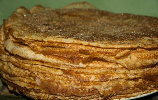 Μια υπέροχη συνταγή για νόστιμες και πιο υγιεινές κρέπες με αλεύρι ολικής άλεσης και μέλι.