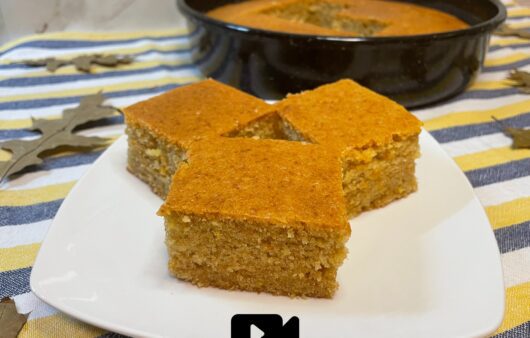 Συνταγή για νηστίσιμο κέικ πορτοκάλι με ολόκληρο πορτοκάλι αλεσμένο στο μπλέντερ. Είναι ζουμερό, με υπέροχη υφή και πλούσια γεύση πορτοκαλιού.