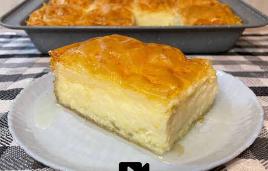 Δοκιμάστε αυτή τη συνταγή για γαλακτομπούρεκο με μοναδική κρέμα με υπέροχη υφή και σιροπιασμένο όσο πρέπει.