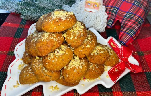 Συνταγή για μελομακάρονα χωρίς ζάχαρη! Τραγανά, σιροπιασμένα όσο πρέπει και ιδανικά για όσους δεν καταναλώνουν ζάχαρη.