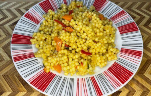 Κουσκούς με λαχανικά και κάρι. Σε μόλις 20 λεπτά θα έχετε ένα υπέροχο υγιεινό κυρίως γεύμα ή συνοδευτικό.