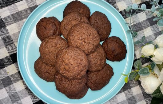 Τέλεια vegan soft cookies. Μαλακά στο εσωτερικό τους και ελαφρώς τραγανά στο εξωτερικό τους που έχουν τη γεύση των κλασικών cookies!