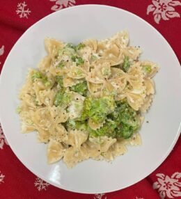 Ζυμαρικά Farfalle Με Μπρόκολο Και Παρμεζάνα