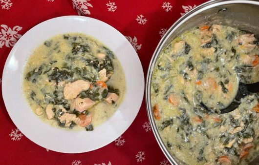 Δοκιμάστε μια φανταστική συνταγή για κοτόπουλο με πράσο αυγολέμονο. Είναι ένα ελαφρύ γεύμα και τέλεια χυλωμένο.