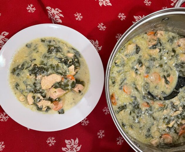 Δοκιμάστε μια φανταστική συνταγή για κοτόπουλο με πράσο αυγολέμονο. Είναι ένα ελαφρύ γεύμα και τέλεια χυλωμένο.