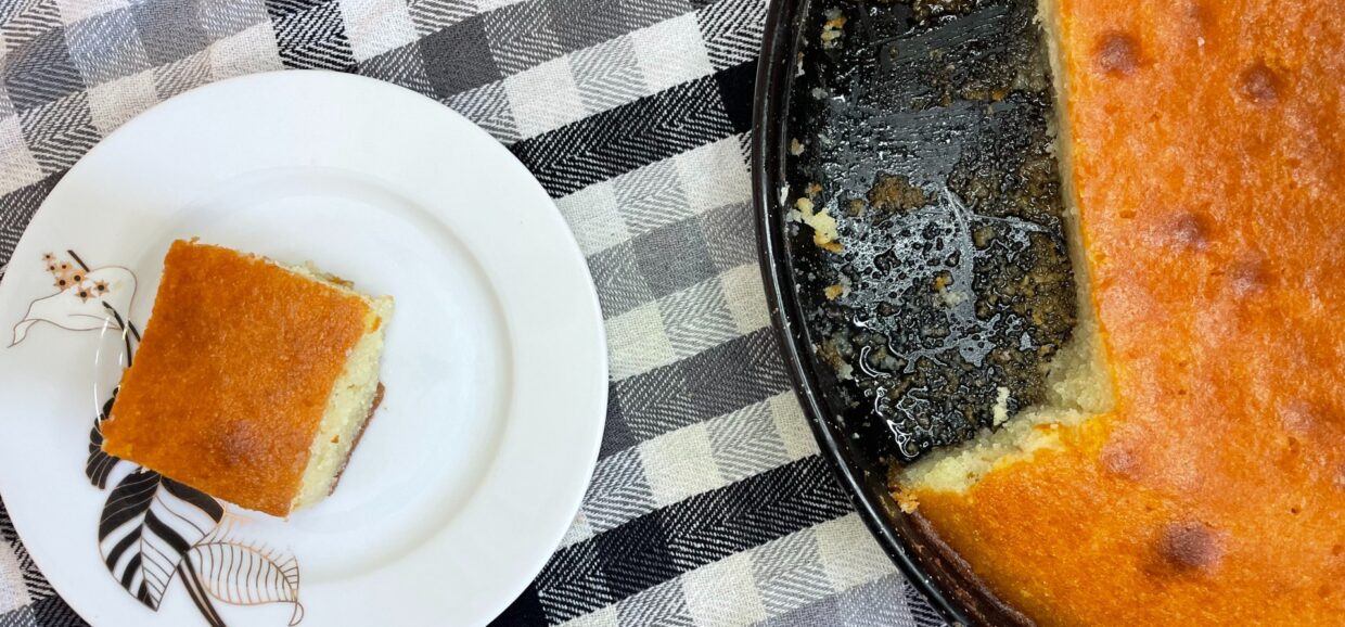 Απολαύστε ένα παραδοσιακό ραβανί. Φτιάξτε το μοναδικό σιροπιαστό ραβανί με φανταστικό άρωμα και γεύση.