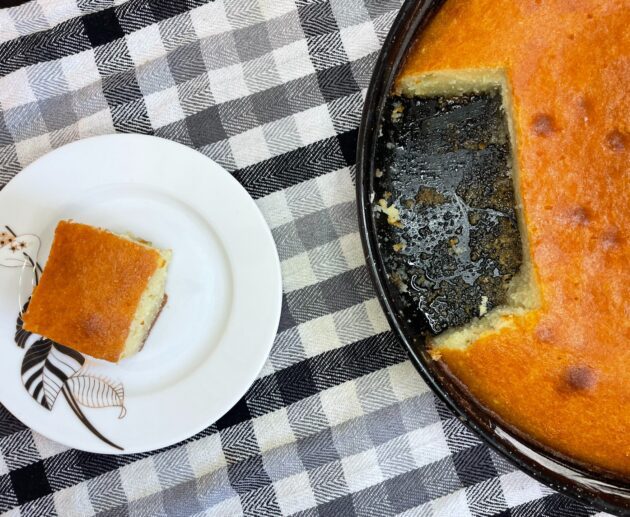 Απολαύστε ένα παραδοσιακό ραβανί. Φτιάξτε το μοναδικό σιροπιαστό ραβανί με φανταστικό άρωμα και γεύση.