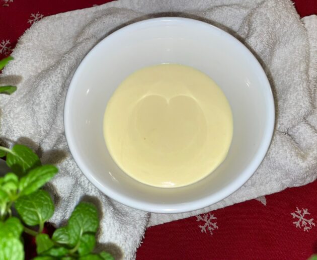 Συνταγή για μαγιονέζα με βραστά αυγά. Ιδανική για όσους αγαπούν τη μαγιονέζα και θέλουν να την απολαύσουν πιο υγιεινά.