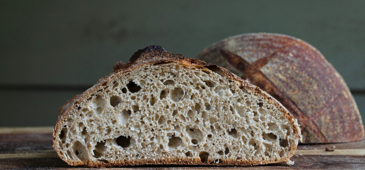 Σύντομη, επαγγελματική ανάλυση της γλουτένης – της πρωτεΐνης που χαρίζει δομή και ελαστικότητα σε ψωμί, ζύμες και ζυμαρικά.