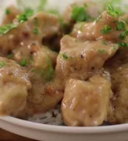 Κοτόπουλο με Σάλτσα Φυστικοβούτυρου Και Γάλα Καρύδας