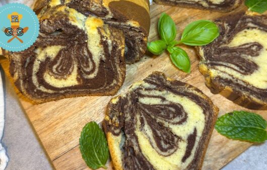 Το πιο λαχταριστό marble cake με τέλεια ισορροπία βανίλιας & σοκολάτας! Αφράτο, ζουμερό και πανεύκολο για κάθε στιγμή.