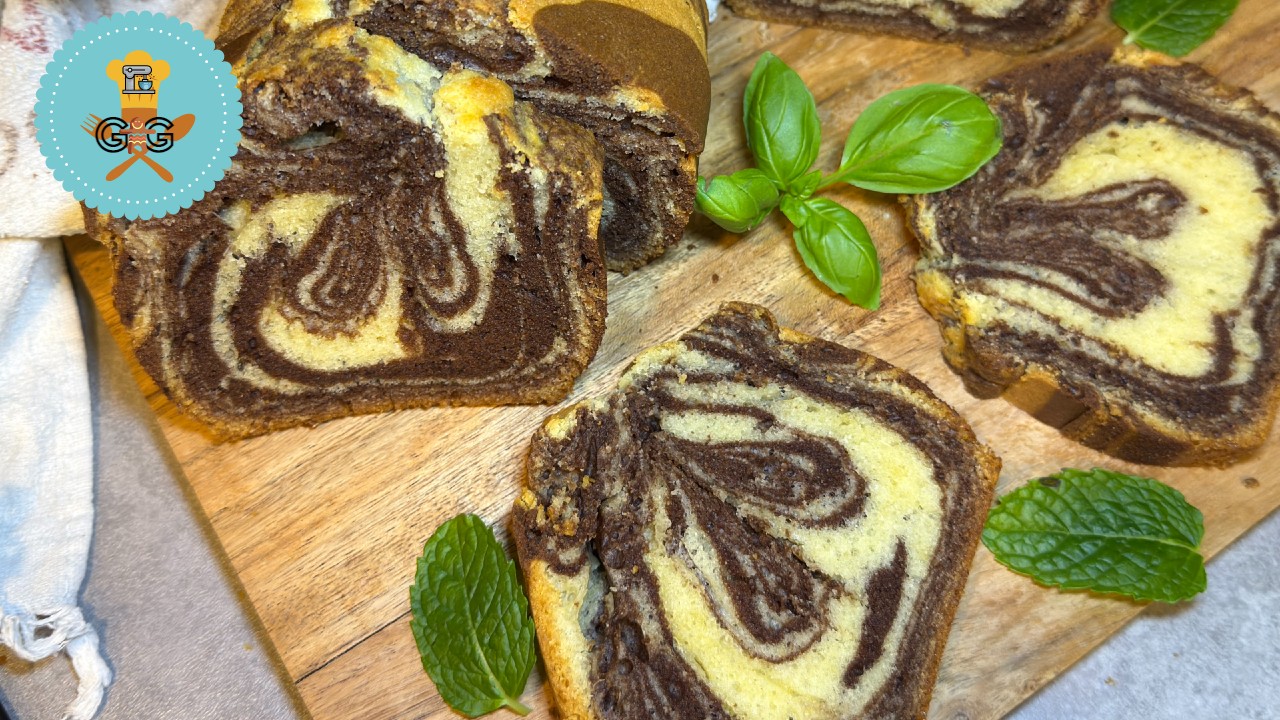 Το πιο λαχταριστό marble cake με τέλεια ισορροπία βανίλιας & σοκολάτας! Αφράτο, ζουμερό και πανεύκολο για κάθε στιγμή.