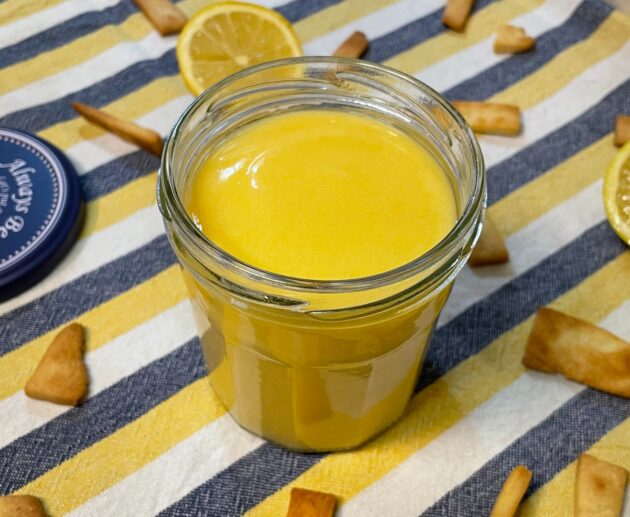 Ανακάλυψε εύκολη συνταγή για lemon curd με πλούσια γεύση λεμονιού. Ιδανική για γλυκά, τάρτες και πρωινό σε λίγα λεπτά!
