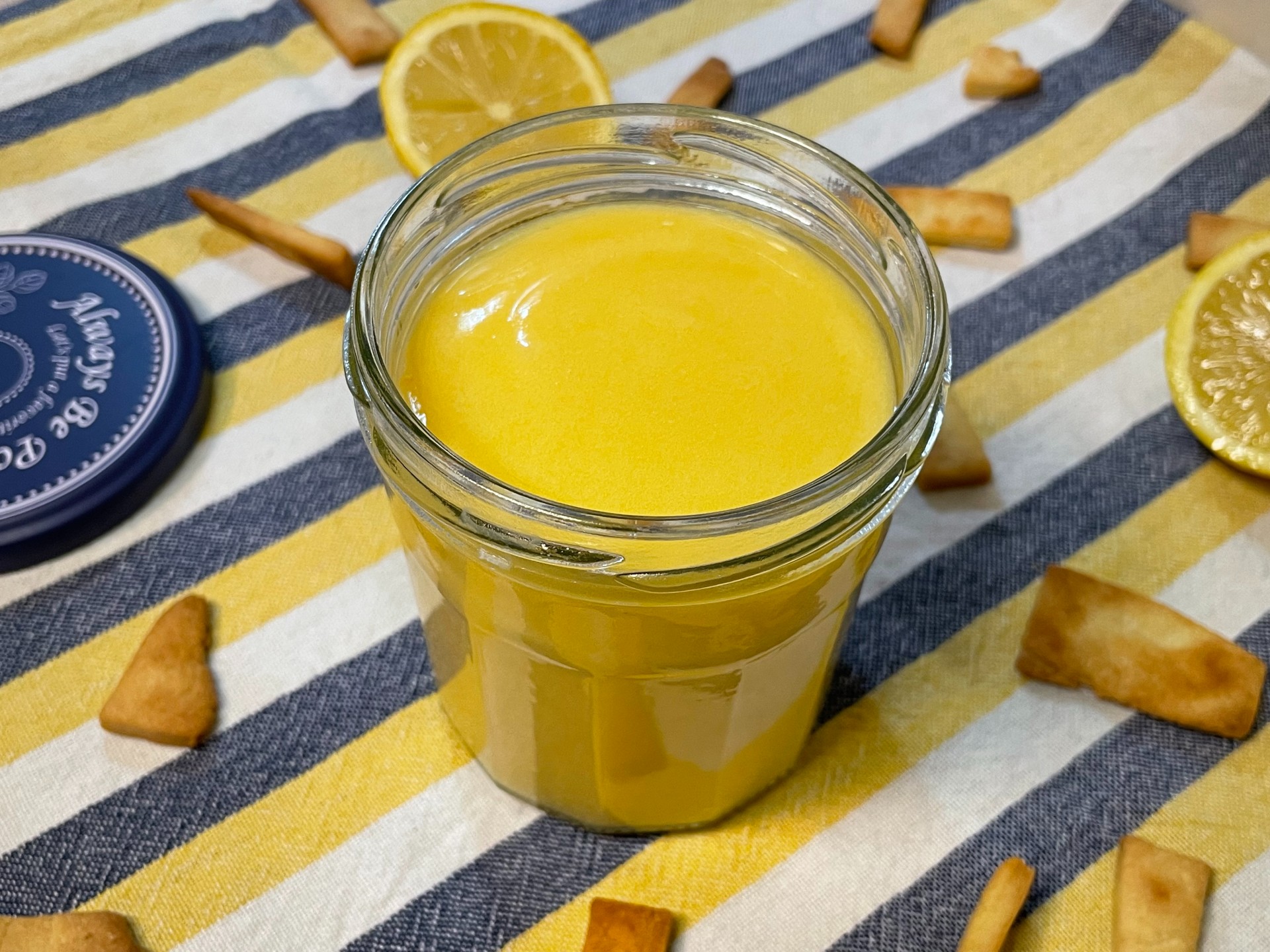 Ανακάλυψε εύκολη συνταγή για lemon curd με πλούσια γεύση λεμονιού. Ιδανική για γλυκά, τάρτες και πρωινό σε λίγα λεπτά!