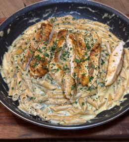 Πένες Με Κοτόπουλο Alfredo