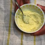 Εύκολη σως παρμεζάνας με μαγιονέζα, σκόρδο και ελαιόλαδο, έτοιμη σε λίγα λεπτά. Κρεμώδης, πλούσια και ιδανική για burgers, πατάτες, σαλάτες και sandwiches.