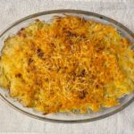 Μία απολαυστική εκδοχή του κλασικού mac and cheese, όπου τα μακαρόνια αντικαθίστανται από νιόκι πατάτας.